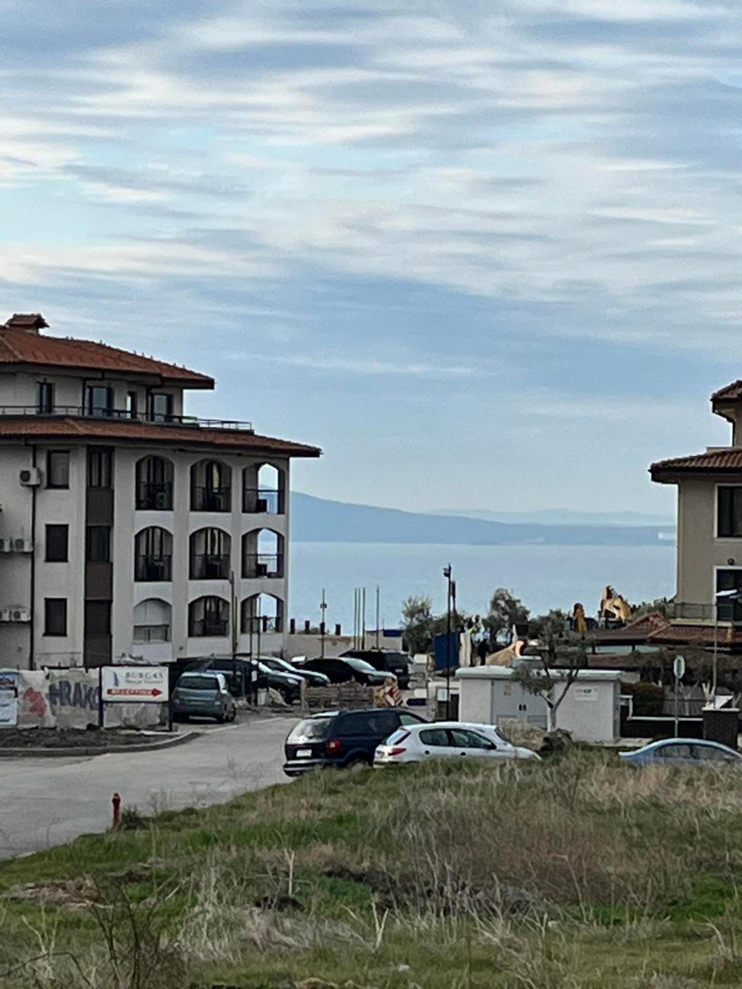 луксозен анастасия-сарафово на 150м от морето Appartamento
